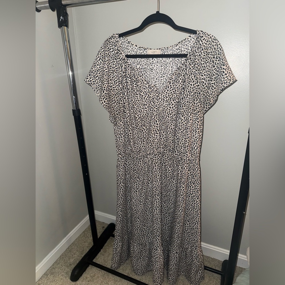 LOFT Leopard Print Short Sleeve V Neck Midi Dress Size 14 elastic waist